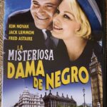 LA MISTERIOSA DAMA DE NEGRO